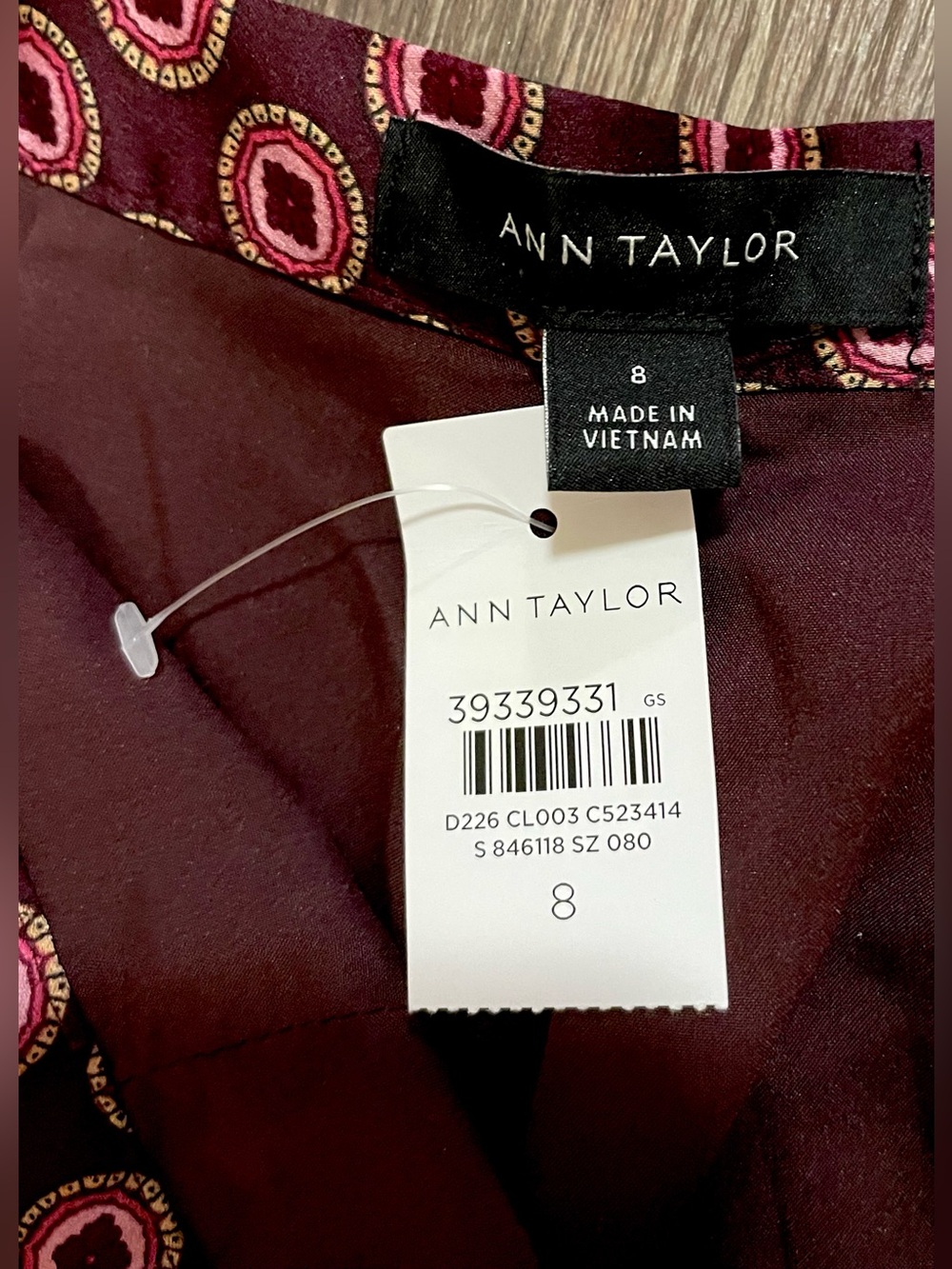 Ann Taylor The Wide-Leg Pant in Satin Geo Print - Poised Plum
SIZE 8 *NWT* - Picture 3 of 16